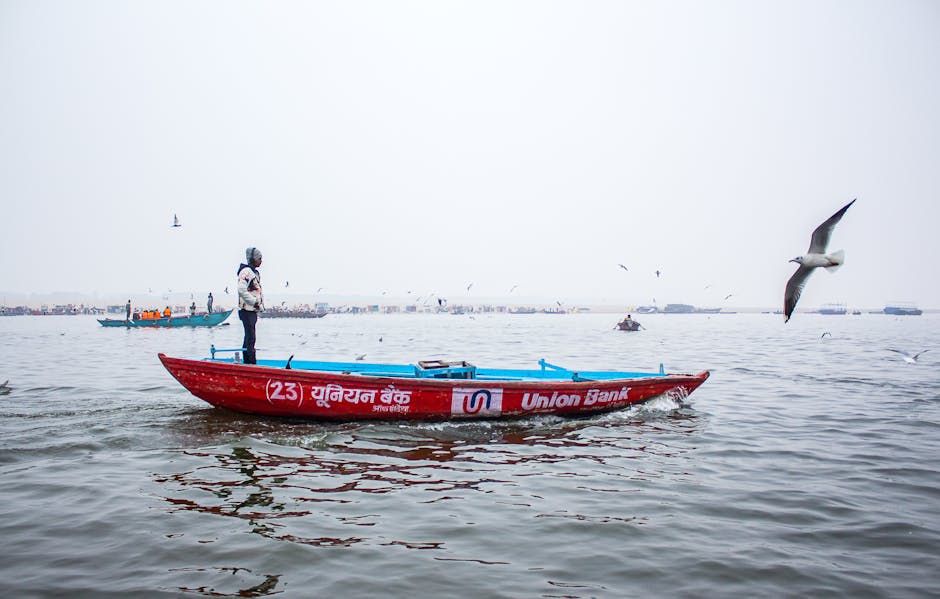 Hindi in everyday life - boats on the Ganges with Hindi text